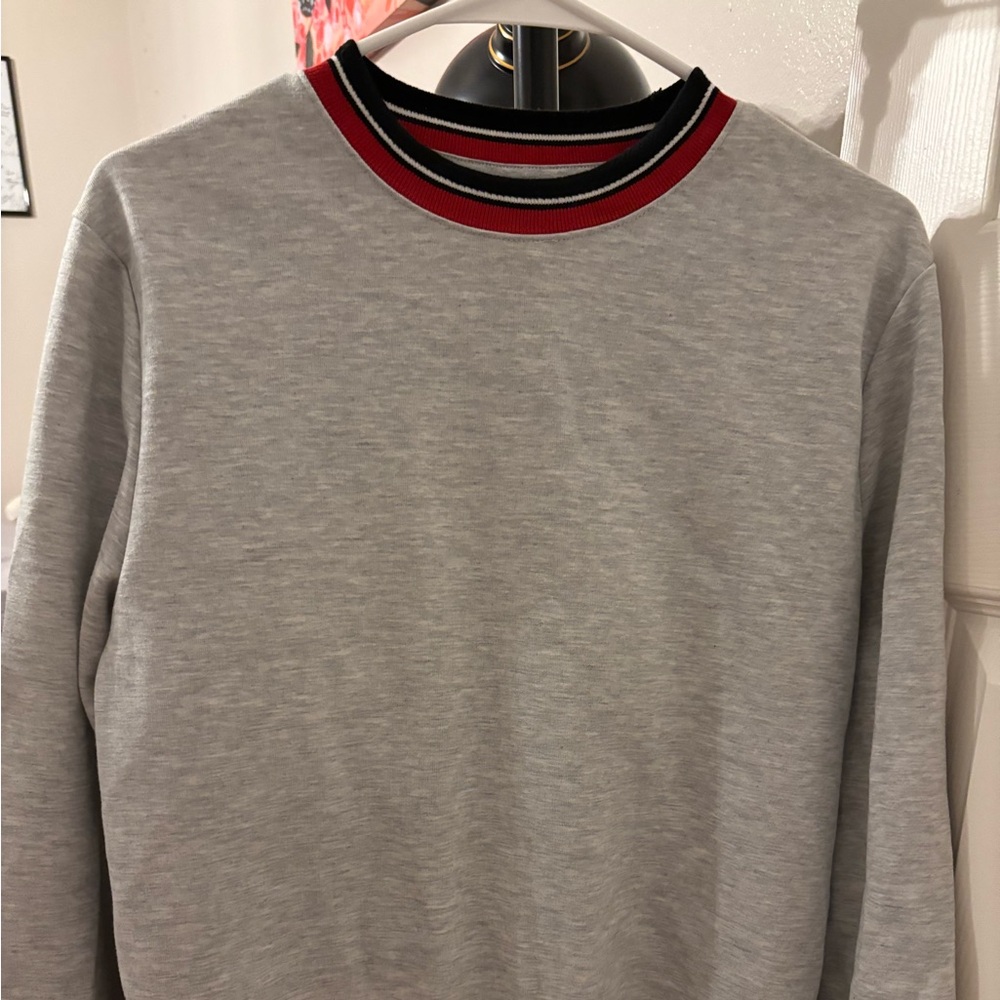 H & M crew neck size small